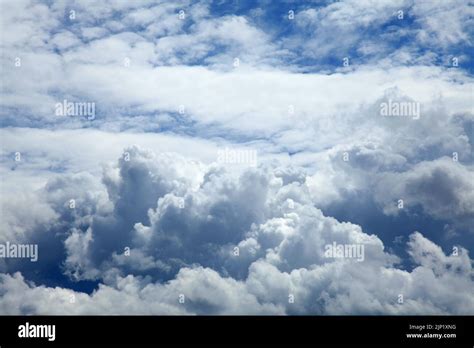 Stratus - Bir Bulutlu Gökyüzü Gibi Yoğun ve Uyumlu Atmosferler Yaratıyor